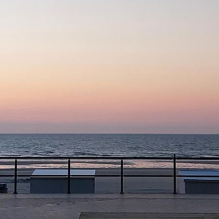 Lovely N° 9 Op Ieder Moment Een Prachtig Zeezicht & Zwembad Middelkerke Zewnętrze zdjęcie